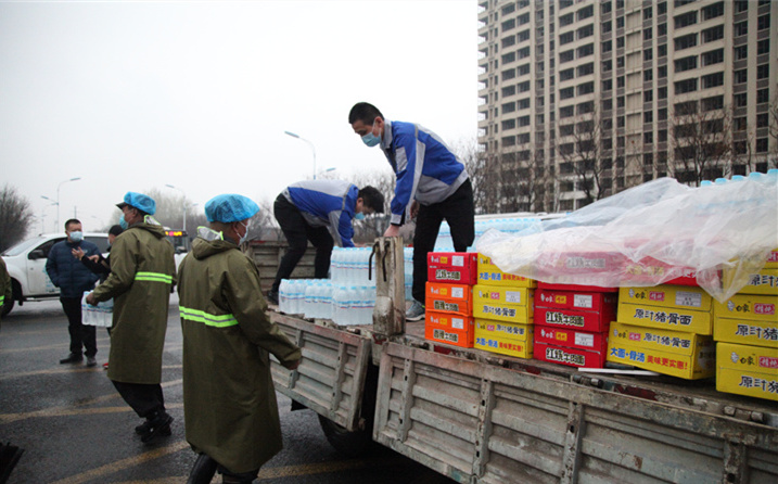 2月25日，山東金格瑞機械有限公司派代表來到齊魯師范學院捐贈防疫物資，保障校園防疫物品備足備齊，助力學校的疫情防控工作。